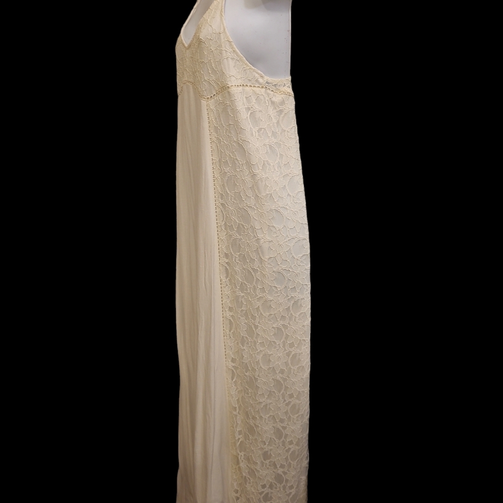 NWT Beautiful maxi dress. Creamy White Lace and spaghetti straps Medium - Picture 5 of 16